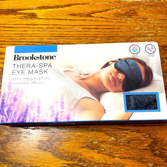 Brookstone Accessories - Brookstone Lavender Spa Eye Mask